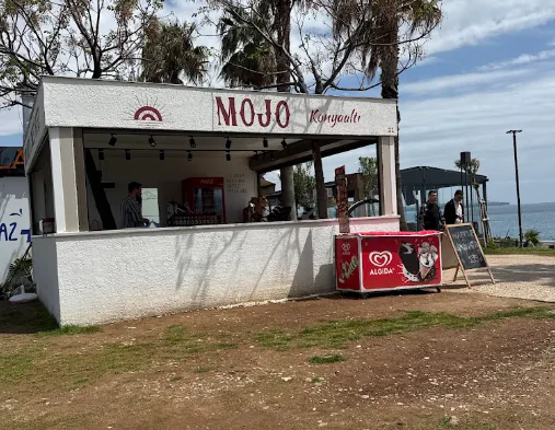 Mojo Waffle Konyaaltı sahil cephesi